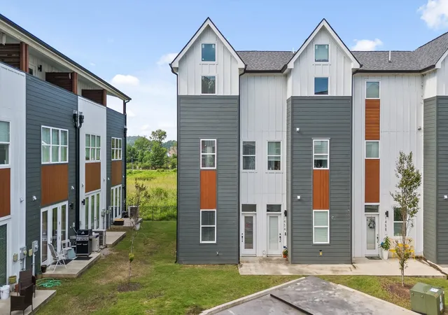 Photo 1 of Townhouse for sale at 1450 Stockyard Pl #36, Chattanooga, TN 37408 | MLS# 2978844 | Listing updated on 2025-09-22
