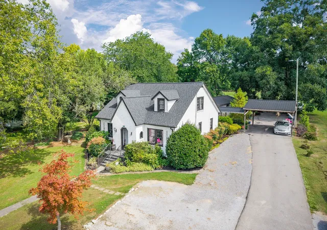 Photo 1 of Single family home for sale at 604 W Main St, Smithville, TN 37166 | MLS# 2979074 | Listing updated on 2025-10-31