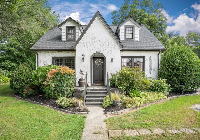 Photo 2 of Single family home for sale at 604 W Main St, Smithville, TN 37166 | MLS# 2979074 | Listing updated on 2025-10-31
