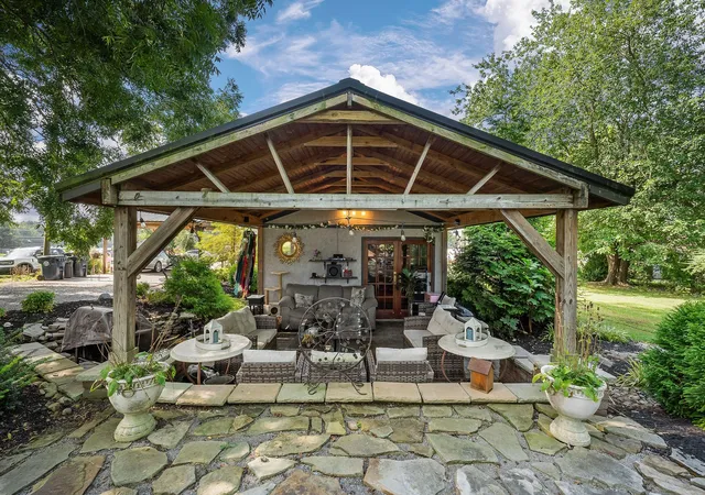 Photo 2 of Single family home for sale at 604 W Main St, Smithville, TN 37166 | MLS# 2979074 | Listing updated on 2025-10-31