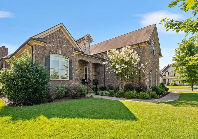 Photo 2 of Single family home for sale at 3202 Folcroft Dr, Murfreesboro, TN 37130 | MLS# 3285622 | Listing updated on 2026-08-29