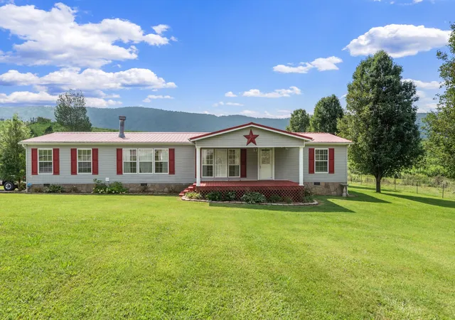 Photo 2 of Manufactured home for sale at 833 Shirley Rd, Washburn, TN 37888 | MLS# 2979439 | Listing updated on 2025-12-01