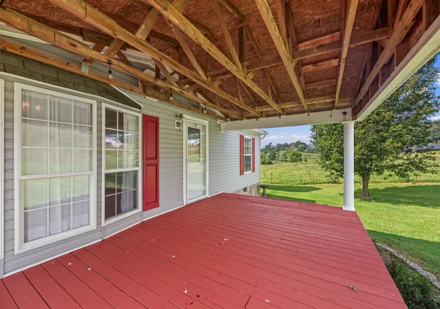 Photo 3 of Manufactured home for sale at 833 Shirley Rd, Washburn, TN 37888 | MLS# 2979439 | Listing updated on 2025-12-01