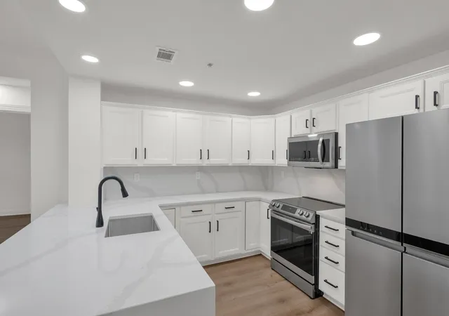 Photo 2 of Condo for sale at 3201 Aspen Grv Dr #F2, Franklin, TN 37067 | MLS# 3611077 | Listing updated on 2026-10-03