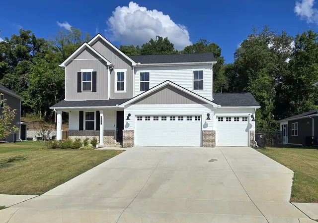Photo 1 of Single family home for sale at 3038 Fernwood Ln, Columbia, TN 38401 | MLS# 2990936 | Listing updated on 2025-10-31