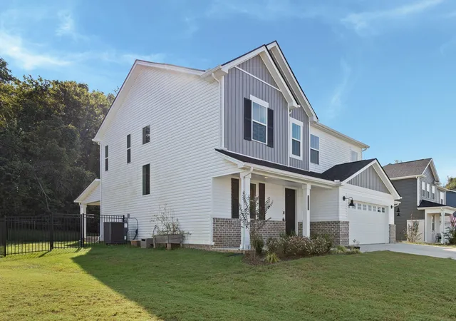 Photo 2 of Single family home for sale at 3038 Fernwood Ln, Columbia, TN 38401 | MLS# 2990936 | Listing updated on 2025-10-31