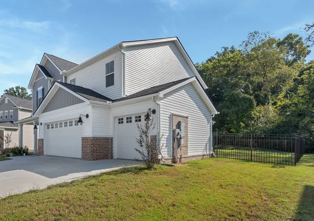 Photo 2 of Single family home for sale at 3038 Fernwood Ln, Columbia, TN 38401 | MLS# 2990936 | Listing updated on 2025-10-31