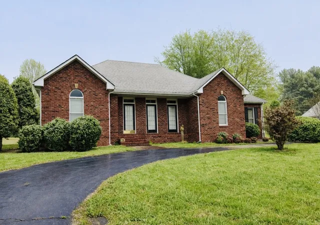 Photo 1 of Single family home for sale at 728 W Main St, Mc Minnville, TN 37110 | MLS# 2992164 | Listing updated on 2026-07-20