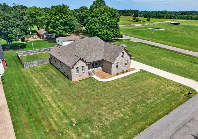 1st image of 1 Roxey Dr, Fayetteville, TN 37334 | MLS# 2985287