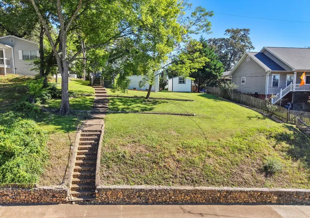Photo 2 of Single family home for sale at 1315 Dugdale St, Chattanooga, TN 37405 | MLS# 2982168 | Listing updated on 2025-11-29