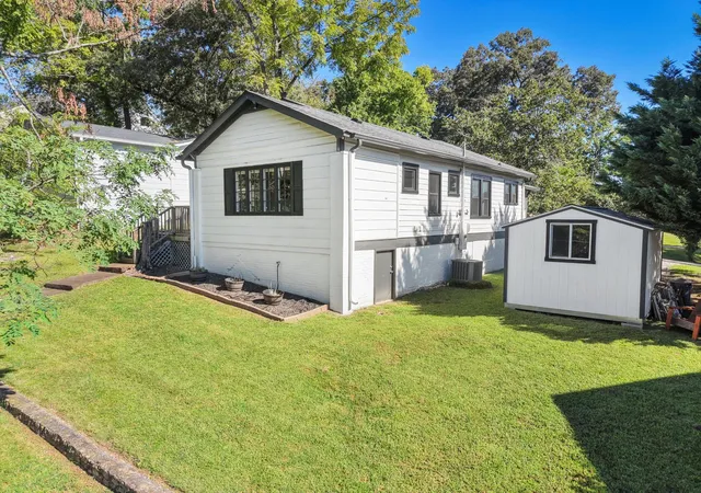Photo 2 of Single family home for sale at 1315 Dugdale St, Chattanooga, TN 37405 | MLS# 2982168 | Listing updated on 2025-11-29