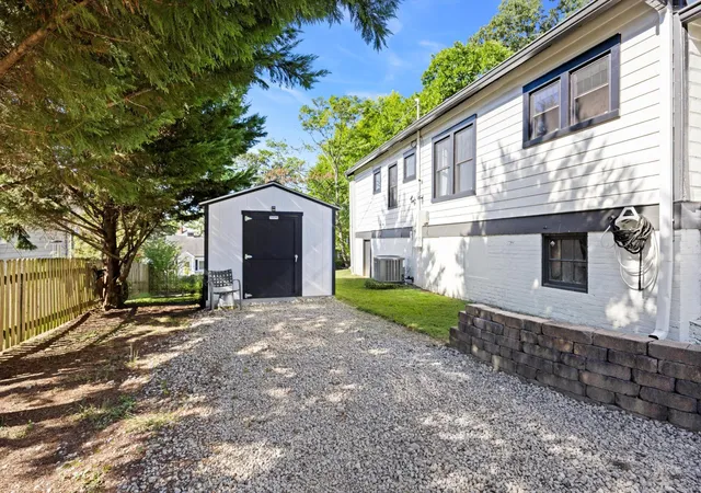 Photo 3 of Single family home for sale at 1315 Dugdale St, Chattanooga, TN 37405 | MLS# 2982168 | Listing updated on 2025-11-29