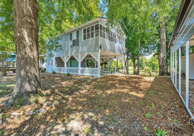 Photo 1 of Single family home for sale at 219 Beechview Dr, Clifton, TN 38425 | MLS# 2986456 | Listing updated on 2026-09-25