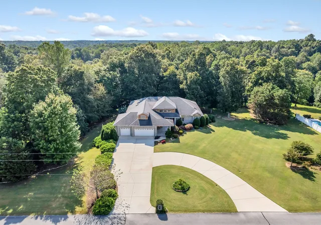 Homes for sale in Winchester, TN | 2124 Boswell Rd, Winchester, TN 37398 | MLS# 2990003