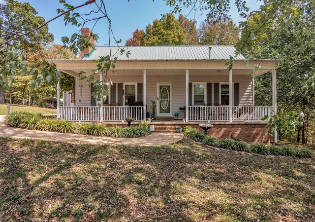 Homes for sale in Linden, TN | 283 Denton Ln, Linden, TN 37096 | MLS# 2986527