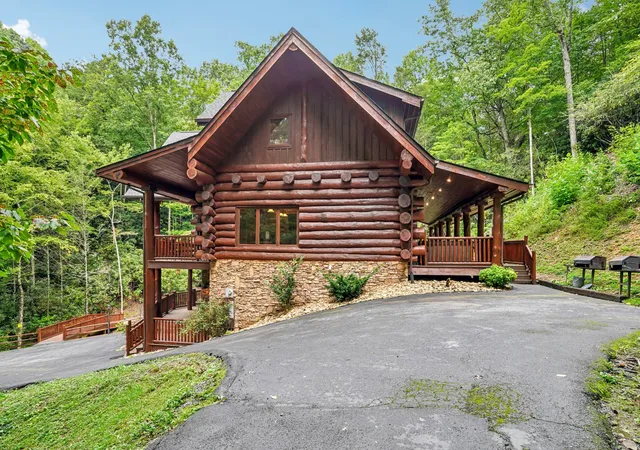Photo 3 of Single family home for sale at 641 Pinnacle Vista Rd, Gatlinburg, TN 37738 | MLS# 2988778 | Listing updated on 2025-09-12