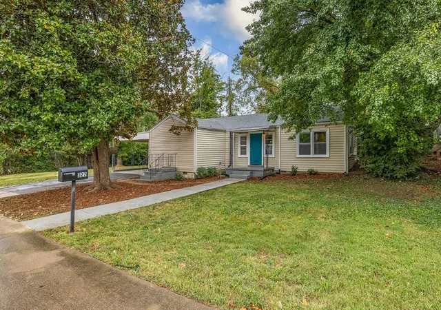 3rd image of 327 Haynes St, Lewisburg, TN 37091 | MLS# 3002224