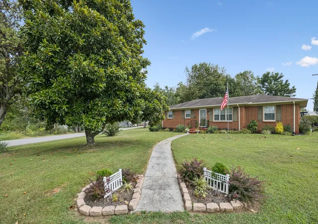 Photo 1 of Single family home for sale at 100 Fairdale Ln, Smithville, TN 37166 | MLS# 2989090 | Listing updated on 2025-10-21