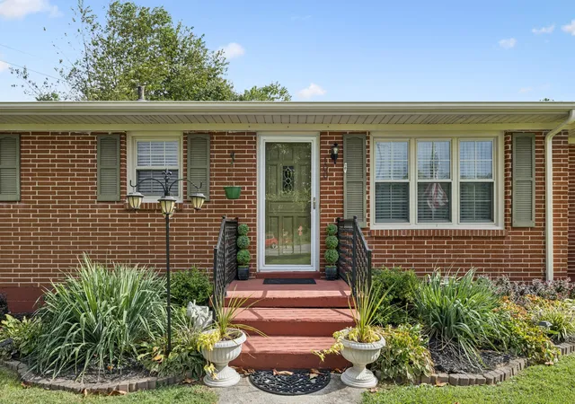 Photo 3 of Single family home for sale at 100 Fairdale Ln, Smithville, TN 37166 | MLS# 2989090 | Listing updated on 2025-10-21