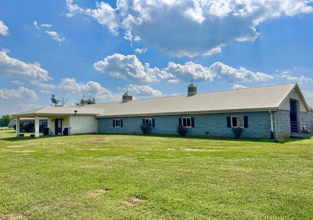 Homes for sale in Shelbyville, TN | 827 Longview Rd, Shelbyville, TN 37160 | MLS# 3000722