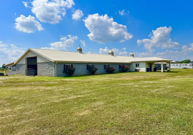 Homes for sale in Shelbyville, TN | 827 Longview Rd, Shelbyville, TN 37160 | MLS# 3000722