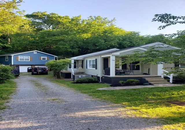 Photo 1 of Multi family home for sale at 746 Curve Street, Chattanooga, TN 37405 | MLS# 2990567 | Listing updated on 2026-02-12