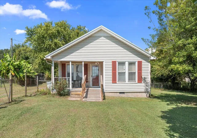 Photo 1 of Single family home for sale at 412 E College St, Summertown, TN 38483 | MLS# 2990759 | Listing updated on 2025-12-07