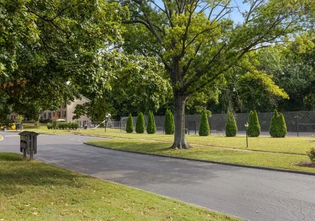Listing Photo 2 - Condo for sale in building located at 1011 Murfreesboro Rd, Franklin, TN 37064 - Unit #B2