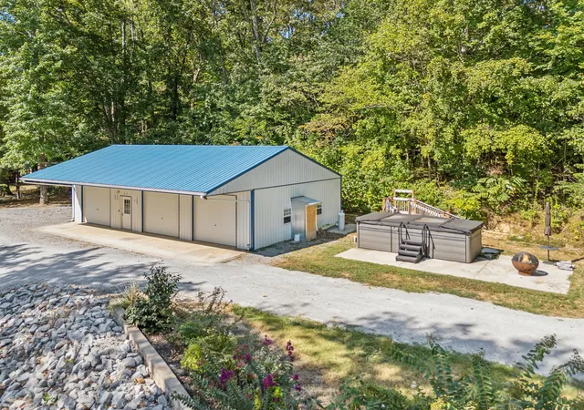 Photo 2 of Single family home for sale at 165 Trin Hill Dr, Dover, TN 37058 | MLS# 2996500 | Listing updated on 2025-09-18