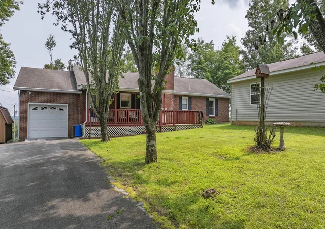 3rd image of 161 S Hillcrest Dr, Spring City, TN 37381 | MLS# 3304362
