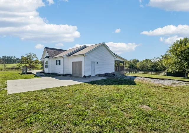 Photo 3 of Single family home for sale at 3978 Bilbrey Dr, White House, TN 37188 | MLS# 2991452 | Listing updated on 2025-12-17