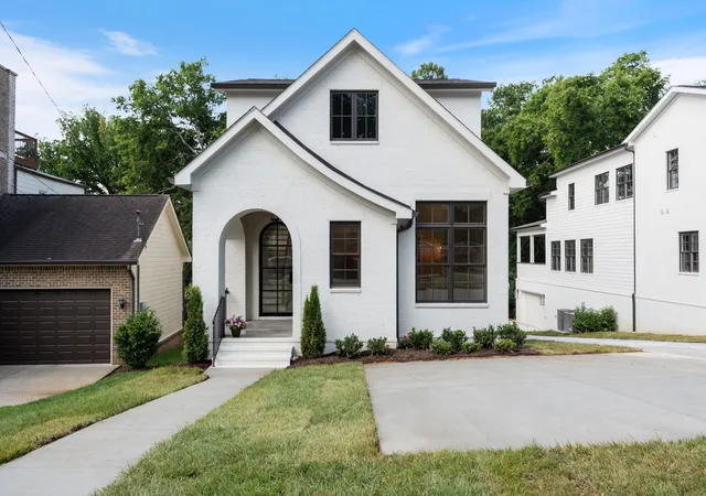 1st image of 2931 Sharon Hill Cir, Nashville, TN 37215 | MLS# 2993838