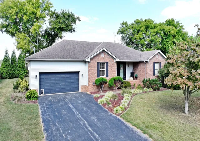 1st image of 1216 Bark Ridge Cir, Hopkinsville, KY 42240 | MLS# 2991704