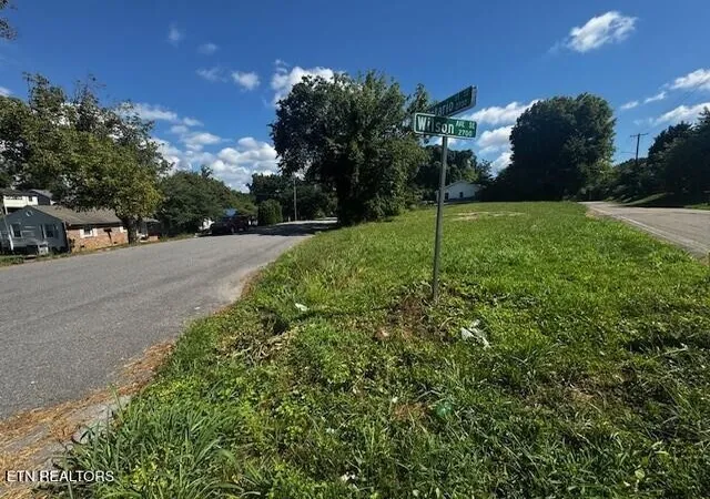3rd image of 2739 Wilson Ave, Knoxville, TN 37914 | MLS# 2996810