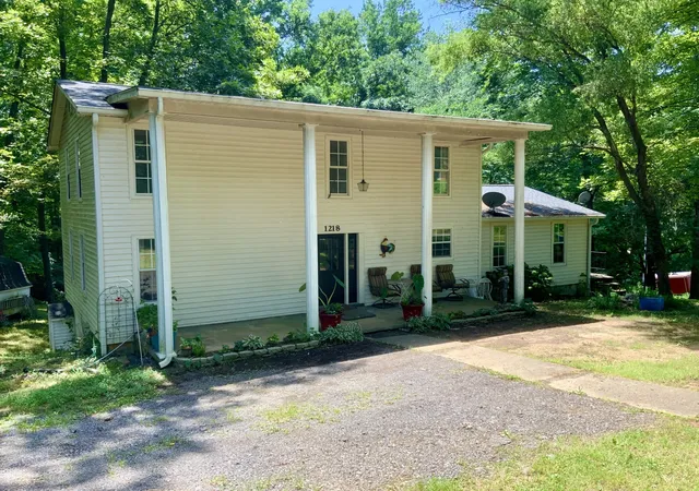 Homes for sale in Dover, TN | 1218 Spring St, Dover, TN 37058 | MLS# 2992150