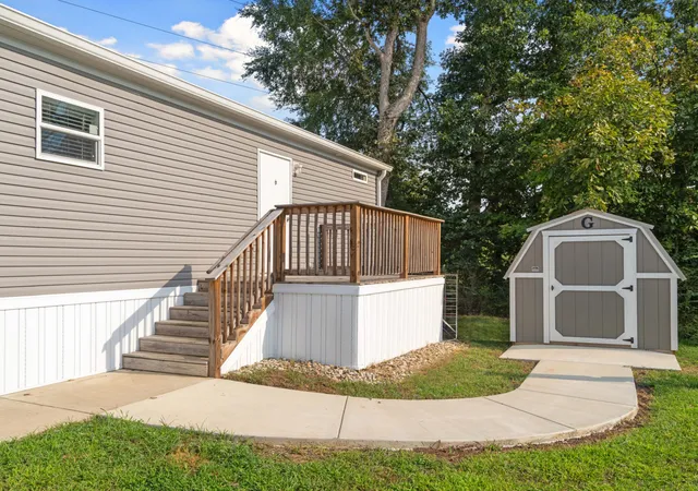 Photo 12 of Manufactured home for sale at 1303 Scoter Duck Rd, Columbia, TN 38401 | MLS# 3006871 | Listing updated on 2025-10-20