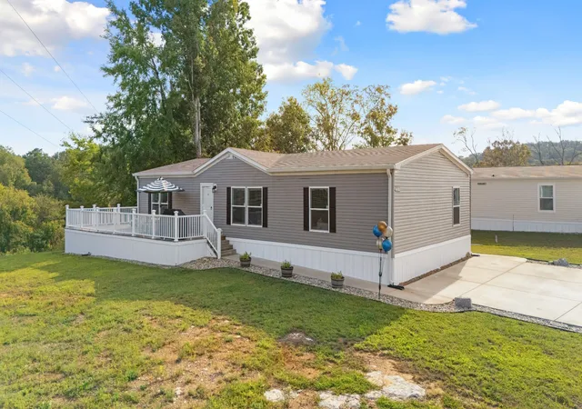 Photo 1 of Manufactured home for sale at 1303 Scoter Duck Rd, Columbia, TN 38401 | MLS# 3006871 | Listing updated on 2025-10-20
