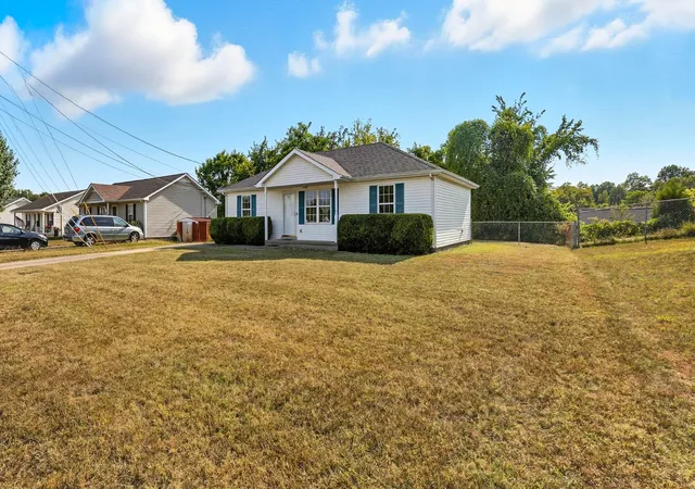 Photo 1 of Single family home for sale at 1002 Winesap Rd, Clarksville, TN 37040 | MLS# 2992310 | Listing updated on 2026-01-28