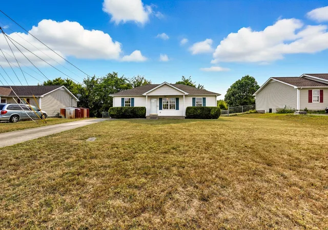 Photo 3 of Single family home for sale at 1002 Winesap Rd, Clarksville, TN 37040 | MLS# 2992310 | Listing updated on 2026-01-28