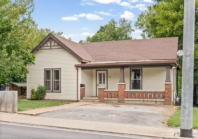 Photo 1 of Single family home for sale at 925 Crossland Ave, Clarksville, TN 37040 | MLS# 3529588 | Listing updated on 2026-09-01