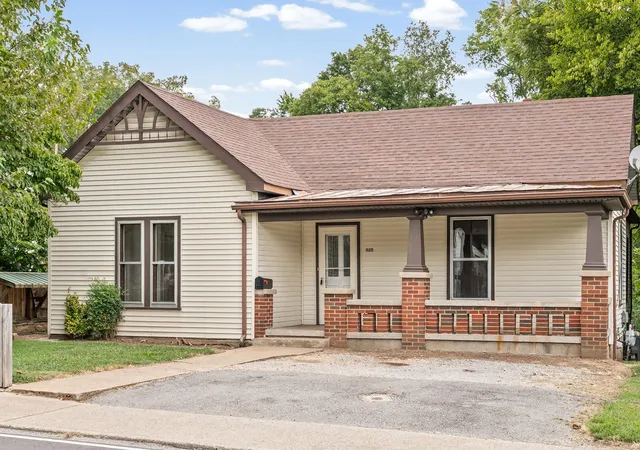 Photo 2 of Single family home for sale at 925 Crossland Ave, Clarksville, TN 37040 | MLS# 3529588 | Listing updated on 2026-09-01