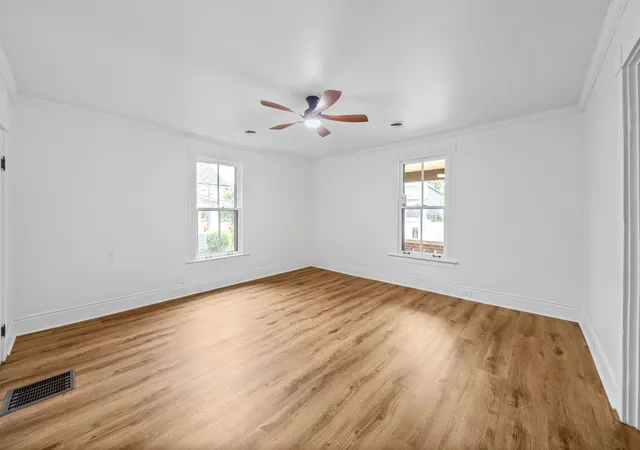 Photo 4 of Single family home for sale at 925 Crossland Ave, Clarksville, TN 37040 | MLS# 3529588 | Listing updated on 2026-09-01