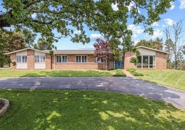 1st image of 880 Old Smithville Hwy N, Sparta, TN 38583 | MLS# 2992727