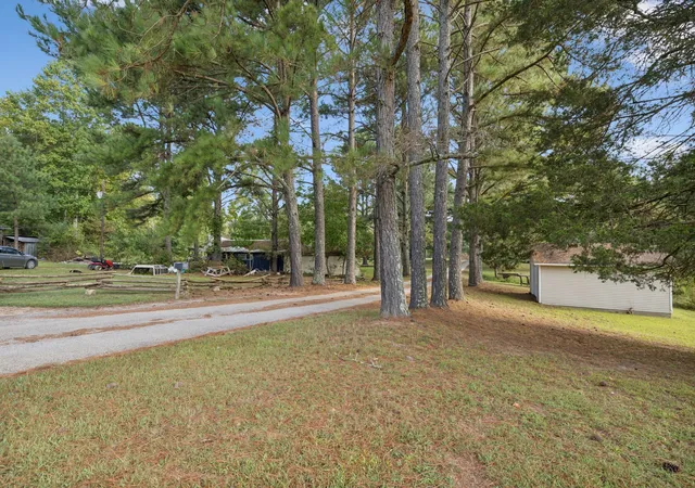 2nd image of 122 Hooper Rd, Hohenwald, TN 38462 | MLS# 2993990