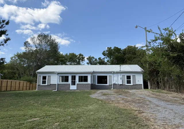 Homes for sale in Etowah, TN | 165 County Road 900, Etowah, TN 37331 | MLS# 3228741