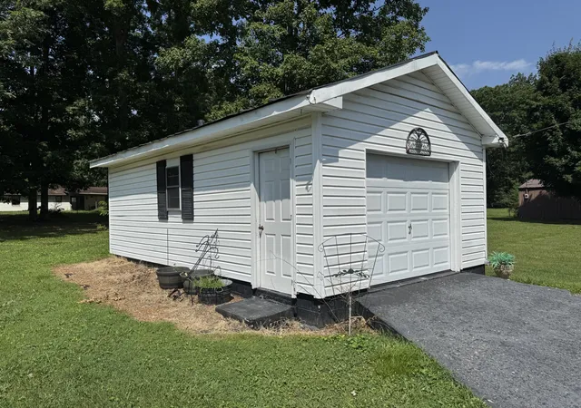 2nd image of 1403 Flippin Dr, Lafayette, TN 37083 | MLS# 2998682