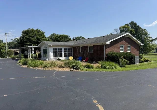 4th image of 1403 Flippin Dr, Lafayette, TN 37083 | MLS# 2998682