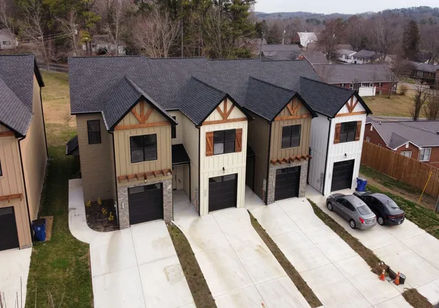 Photo 2 of Townhouse for sale at 126 Mcnabb Dr, Cleveland, TN 37312 | MLS# 3217059 | Listing updated on 2026-08-17