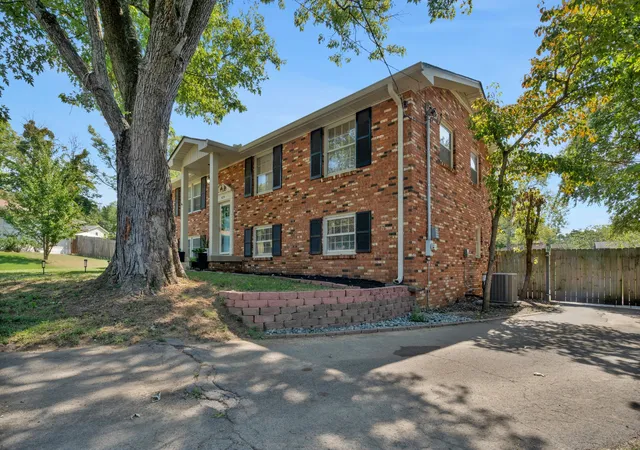 Photo 2 of Single family home for sale at 419 Bonnawood Ct, Hermitage, TN 37076 | MLS# 2996643 | Listing updated on 2025-10-20