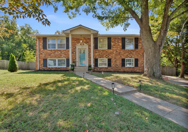 Photo 3 of Single family home for sale at 419 Bonnawood Ct, Hermitage, TN 37076 | MLS# 2996643 | Listing updated on 2025-10-20